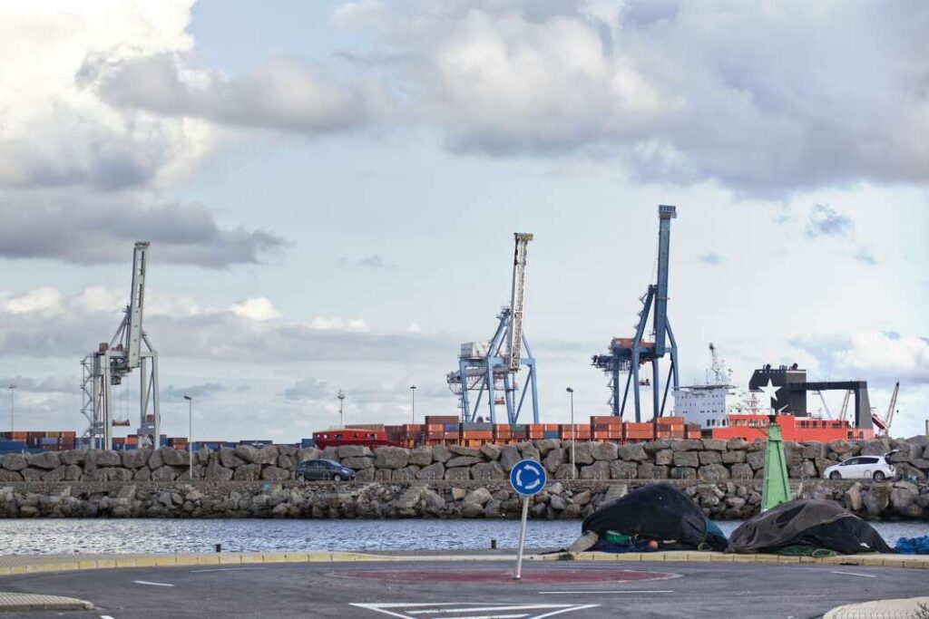 Puerto Castello gruas