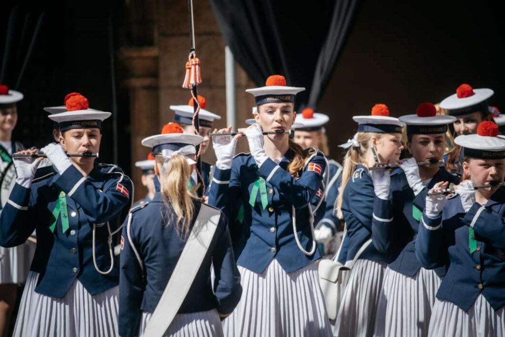 Castellón llena la Plaza Mayor con el festival internacional de bandas