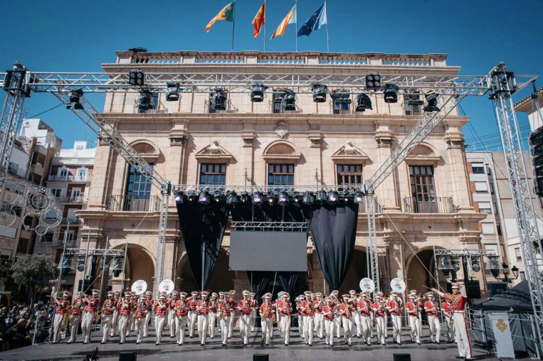 Castellón llena la Plaza Mayor con el festival internacional de bandas