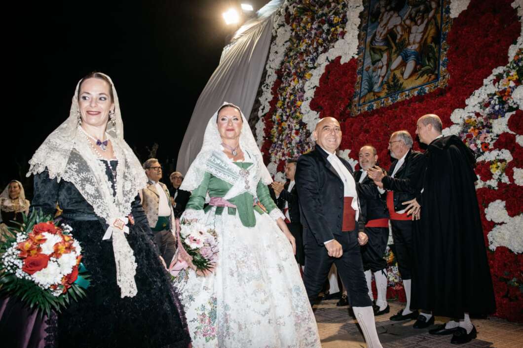 Castellón honra a la Mare de Déu de Lledó con la tradicional ofrenda de flores