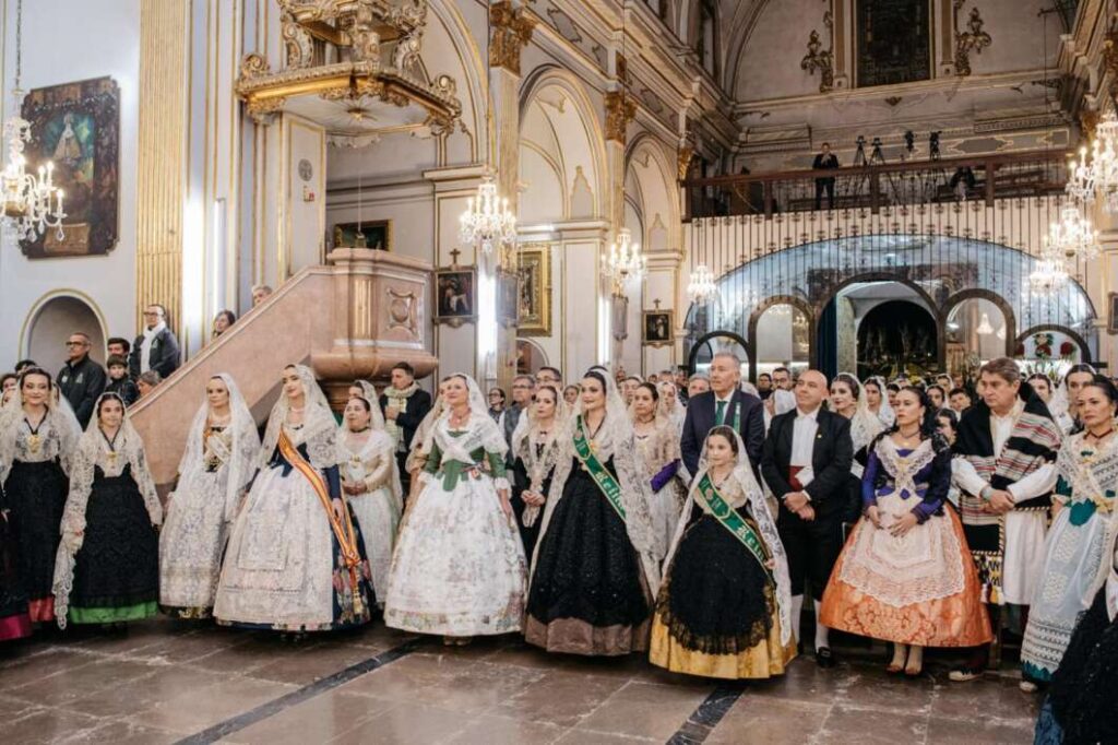 Castellón honra a la Mare de Déu de Lledó con la tradicional ofrenda de flores