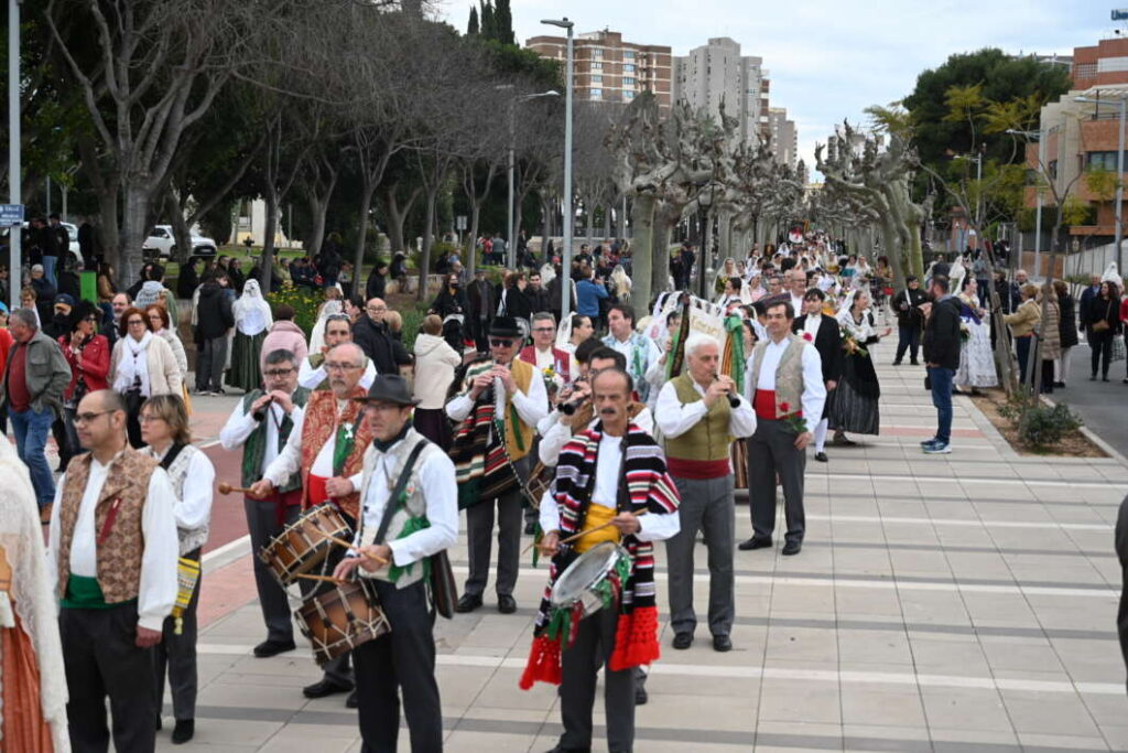 Castellón honra a la Mare de Déu de Lledó con la tradicional ofrenda de flores