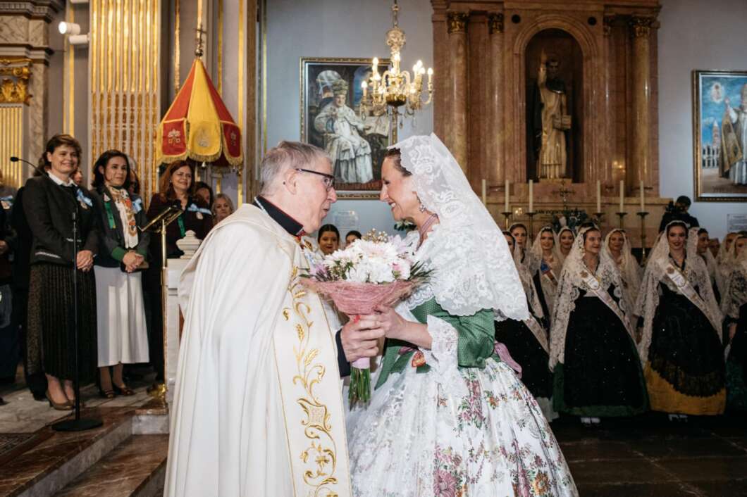 Castellón honra a la Mare de Déu de Lledó con la tradicional ofrenda de flores
