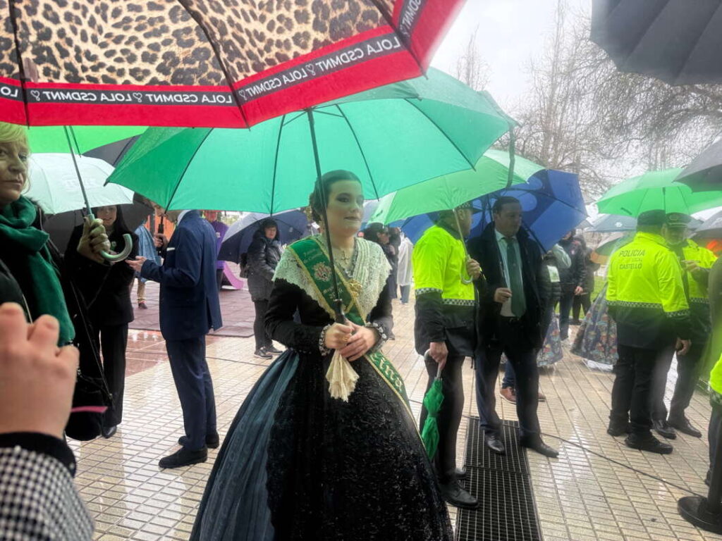 Clara Sanz. Mascletá de Mediterràneo inaugura las Fiestas de la Magdalena 2026