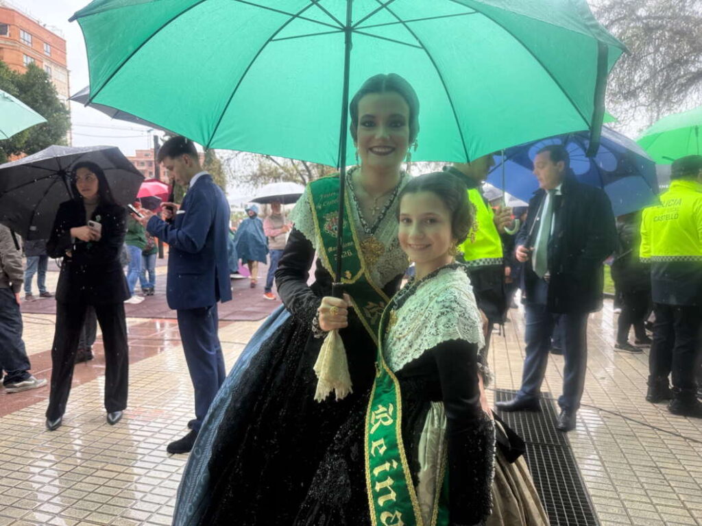 Clara Sanz y Ana Colon. Mascletá de Mediterràneo inaugura las Fiestas de la Magdalena 2026