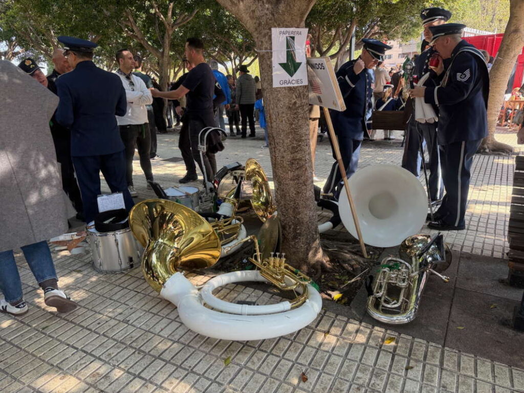 Instrumentos de Inteersolfa en recinto de mascletas disparo de global Focs 