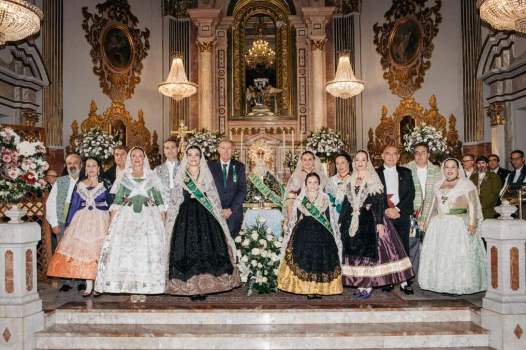 Castellón honra a la Mare de Déu de Lledó con la tradicional ofrenda de flores