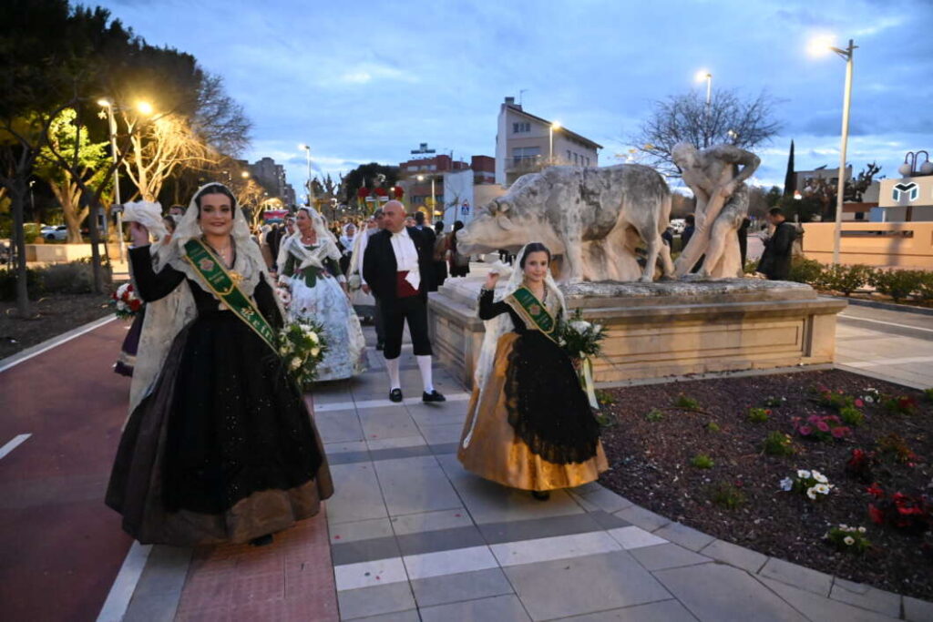 Castellón honra a la Mare de Déu de Lledó con la tradicional ofrenda de flores