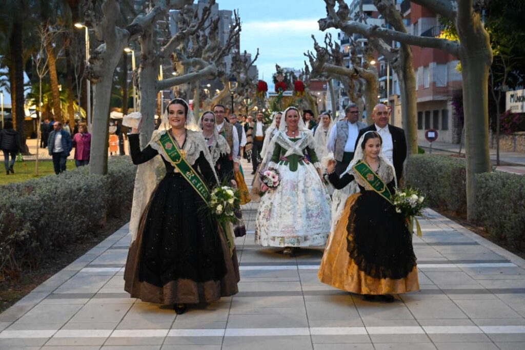 Castellón honra a la Mare de Déu de Lledó con la tradicional ofrenda de flores