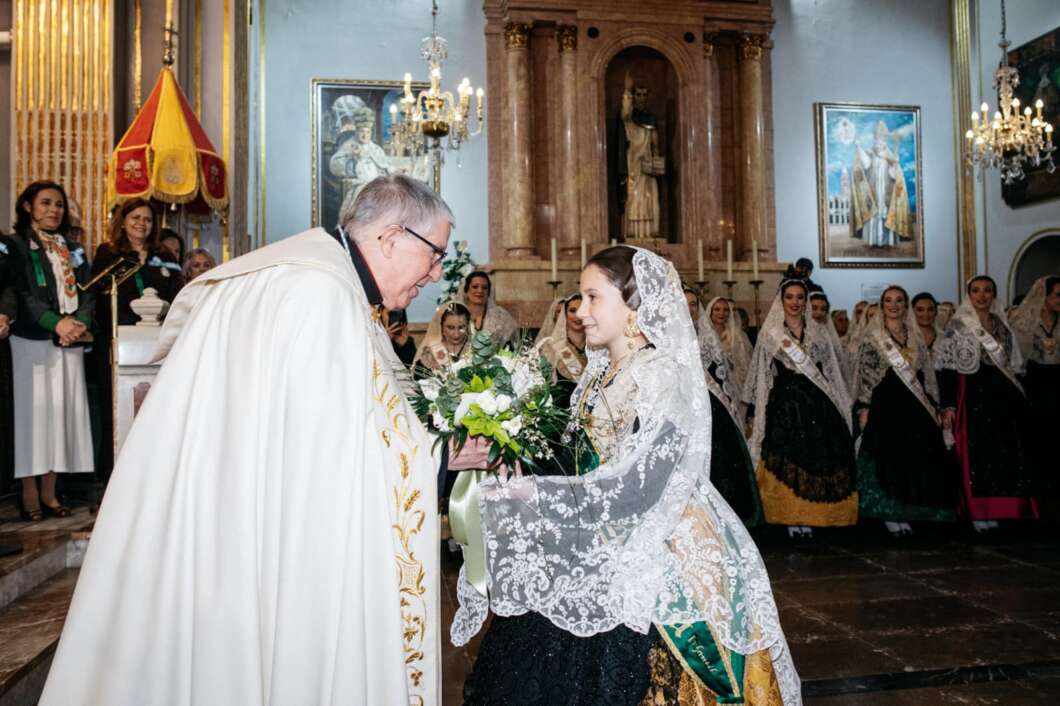 Castellón honra a la Mare de Déu de Lledó con la tradicional ofrenda de flores