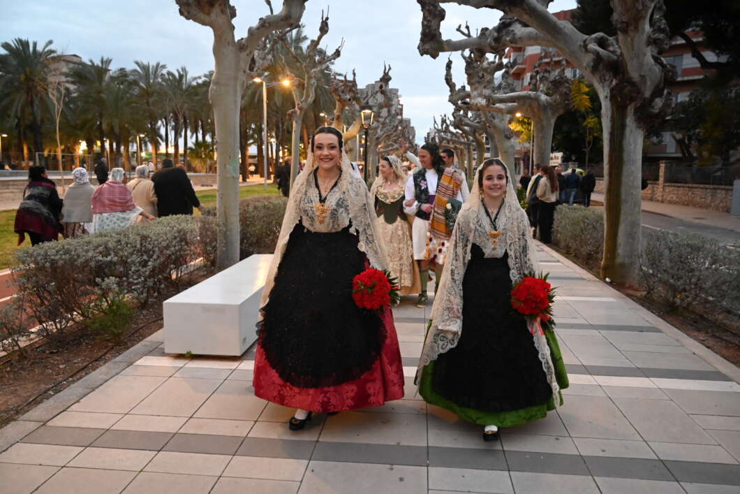 Castellón honra a la Mare de Déu de Lledó con la tradicional ofrenda de flores