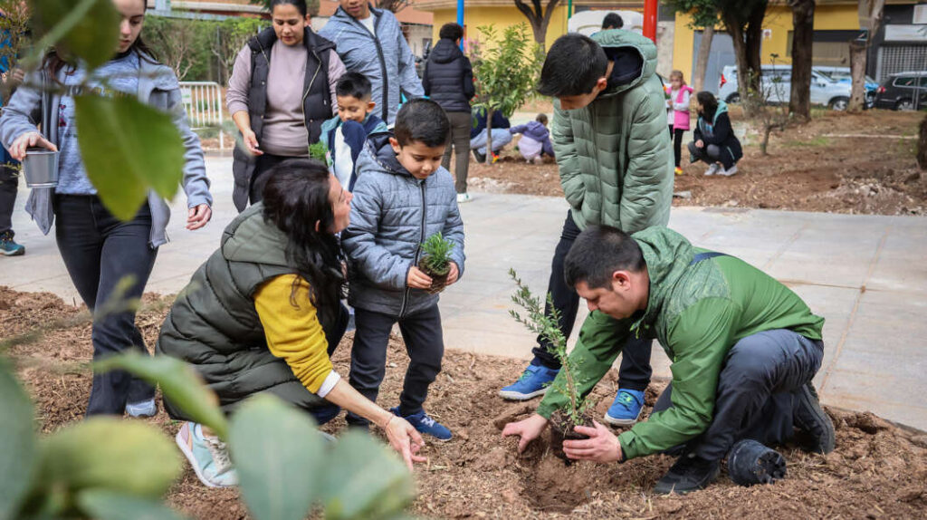 Más de 100 vecinos impulsan la transformación verde del Parque de las Tres Culturas en Onda