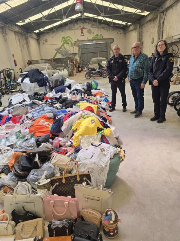 Oropesa destruye más de 36.000 artículos de venta ambulante ilegal