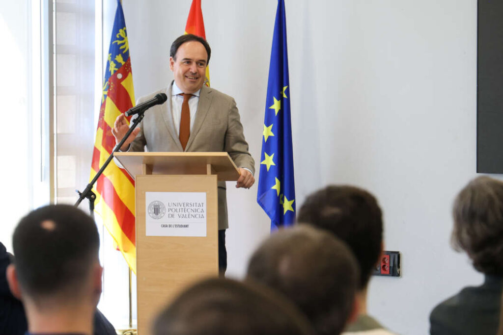 Pérez Llorca impulsa una universidad pública que conecte formación, empresa y sociedad