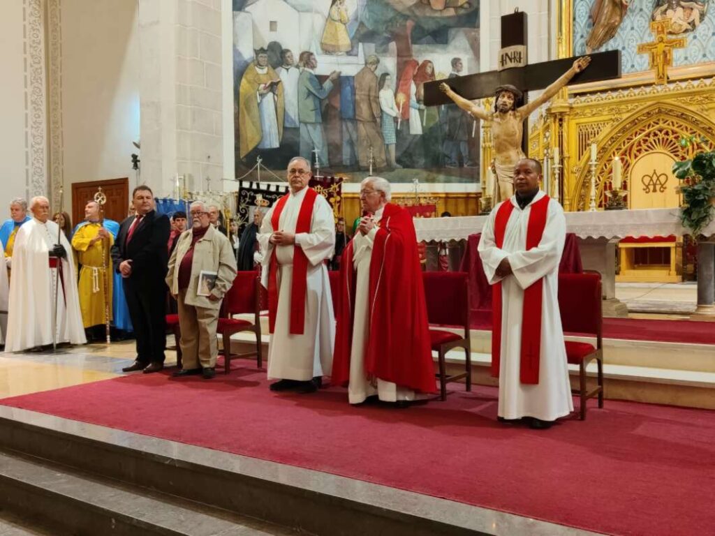 La procesión de la Virgen de los Dolores y el pregón han dado inicio a la Semana Santa de Vinaròs