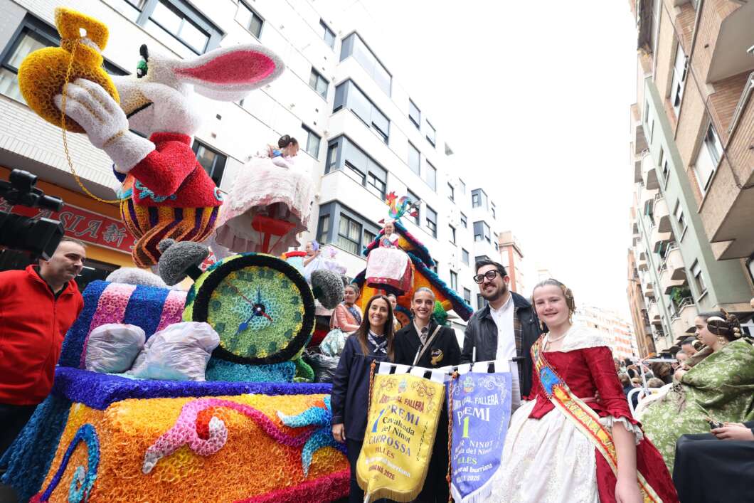 Burriana vibra amb la Cavalcada del Ninot Infantil i premia a la Falla Barri València