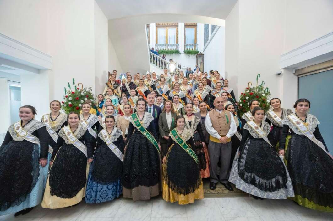 Castellón reúne a 34 reinas de fiestas de la provincia en la recepción oficial de la Magdalena