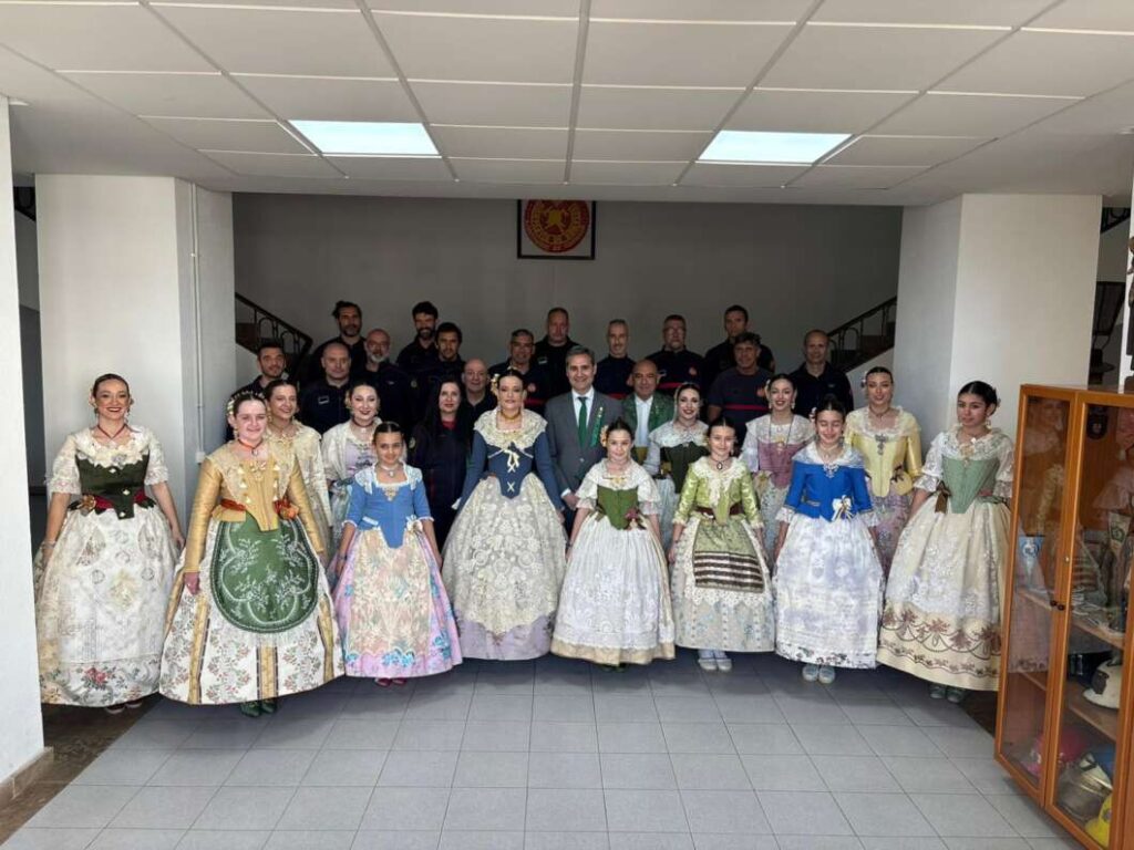 Las Reinas visitan la Policía Local y Bomberos en Tetuán XIV