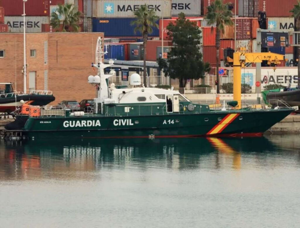 Río Adaja, patrullera Guardia Civil 