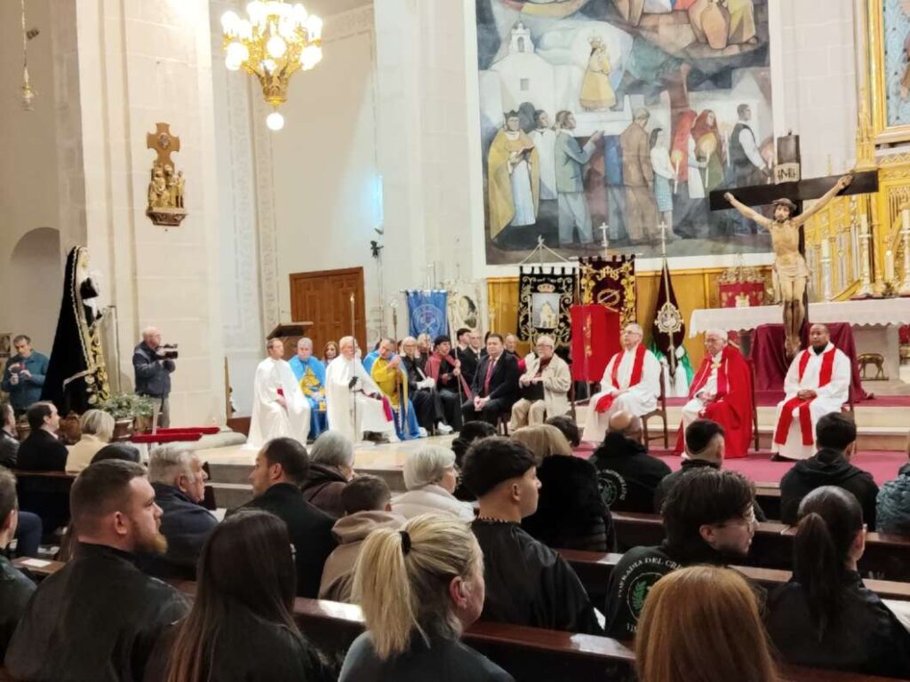La procesión de la Virgen de los Dolores y el pregón han dado inicio a la Semana Santa de Vinaròs