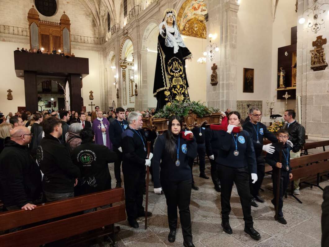 La procesión de la Virgen de los Dolores y el pregón han dado inicio a la Semana Santa de Vinaròs