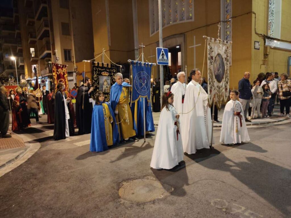 La procesión de la Virgen de los Dolores y el pregón han dado inicio a la Semana Santa de Vinaròs