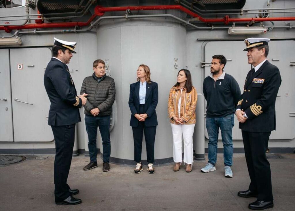 La batalla naval de Escala a Castelló arrasa y llena el puerto pese a la lluvia