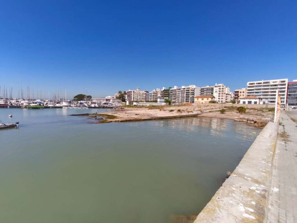 Burriana estrena un model de port verd amb energia solar i una nova plaça vora la mar