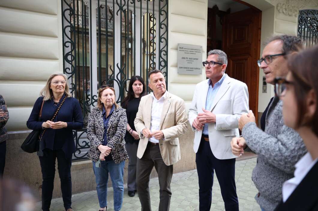 Burriana ajorna les obres del carrer Sant Vicent després de reunir-se amb veïns i comerços