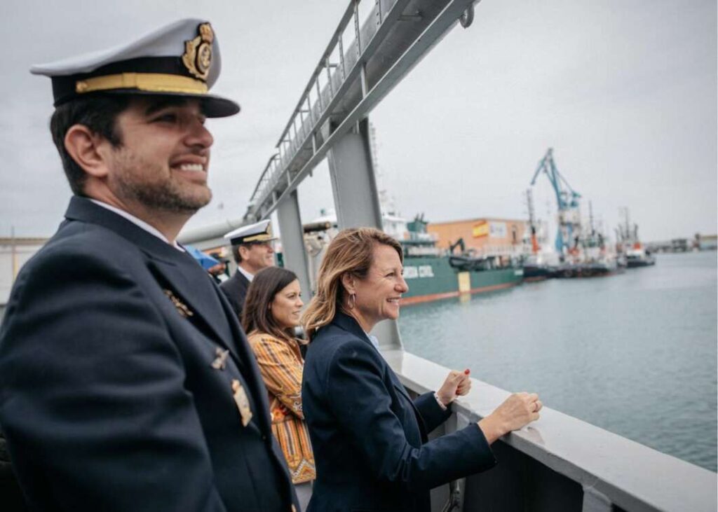 La batalla naval de Escala a Castelló arrasa y llena el puerto pese a la lluvia