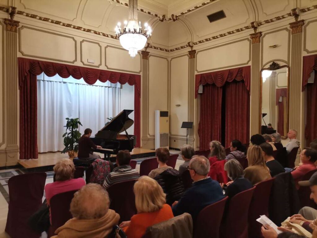 Concierto alumnado conservatorio Mestre Tárrega en el Casino Antiguo de Castellón.