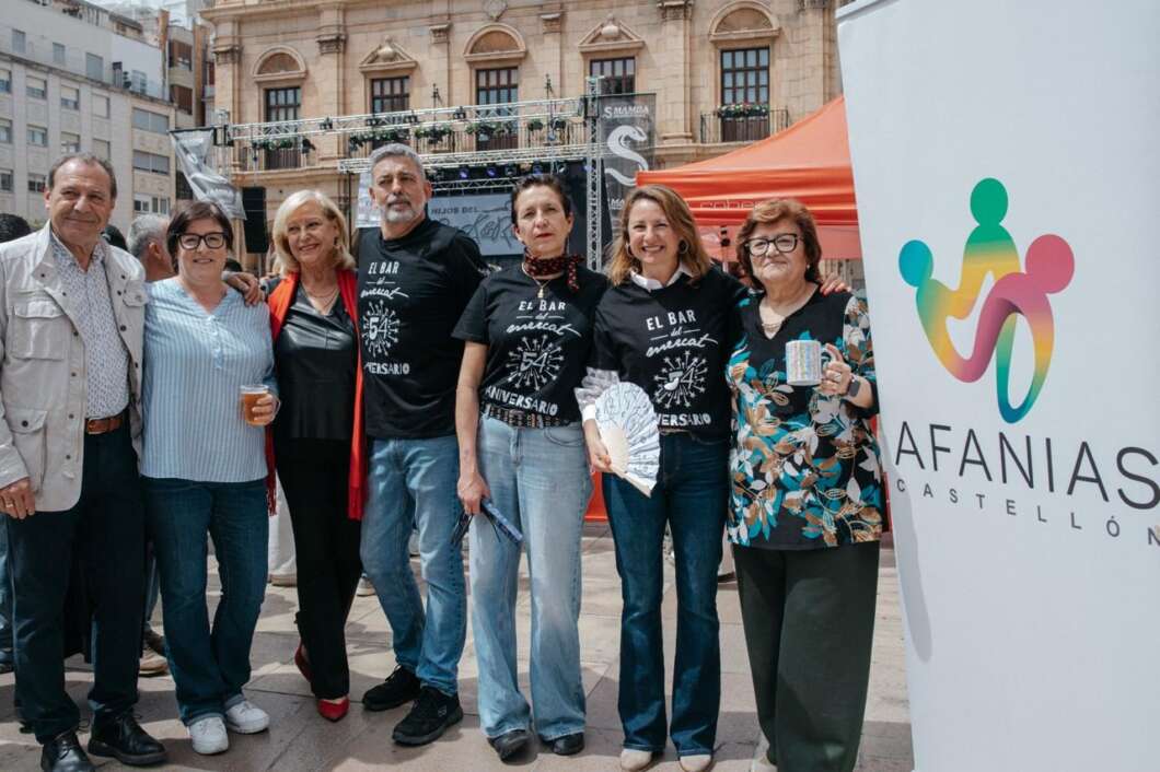 La Plaza Mayor se vuelca con AFANIAS en un multitudinario concierto solidario