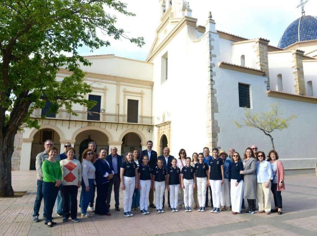 Concurso de dibujo en la explanada de la Basílica de Lledó