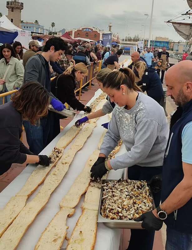 La batalla naval de Escala a Castelló arrasa y llena el puerto pese a la lluvia