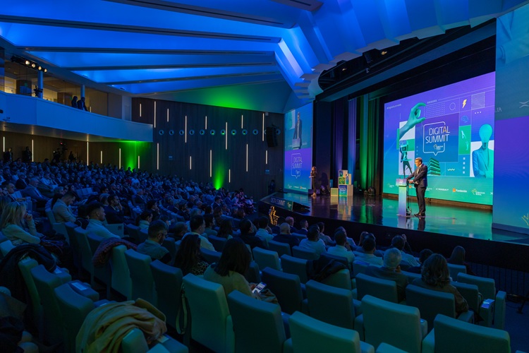 ‘Digital Summit’ reúne a expertos para impulsar decisiones empresariales con datos e IA