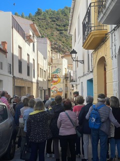 Fanzara reúne al alumnado de la UNED Sénior en una jornada de arte