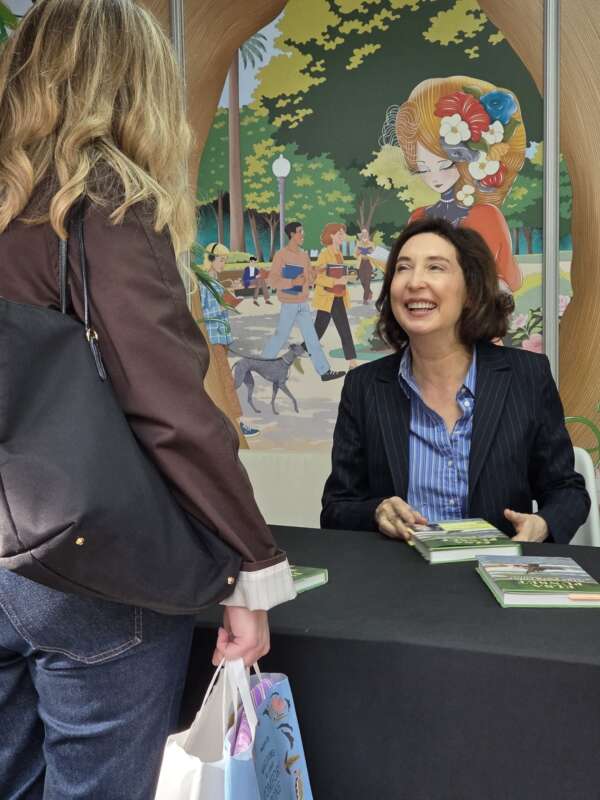 La Fira del Llibre de Castelló reúne a miles de personas en un sábado con grandes autores