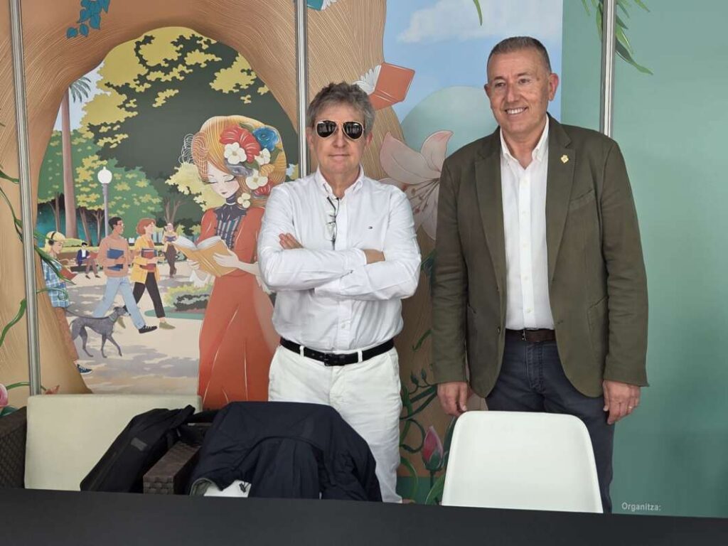 La Fira del Llibre de Castelló reúne a miles de personas en un sábado con grandes autores