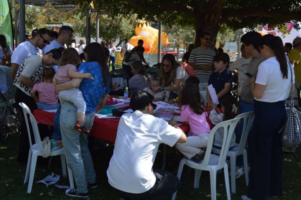 La Fira del Llibre de Vila-real tanca amb èxit al jardí de Jaume I