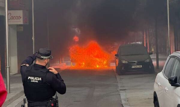 Incendio de coche en el casco urbano de Benicarló 2026