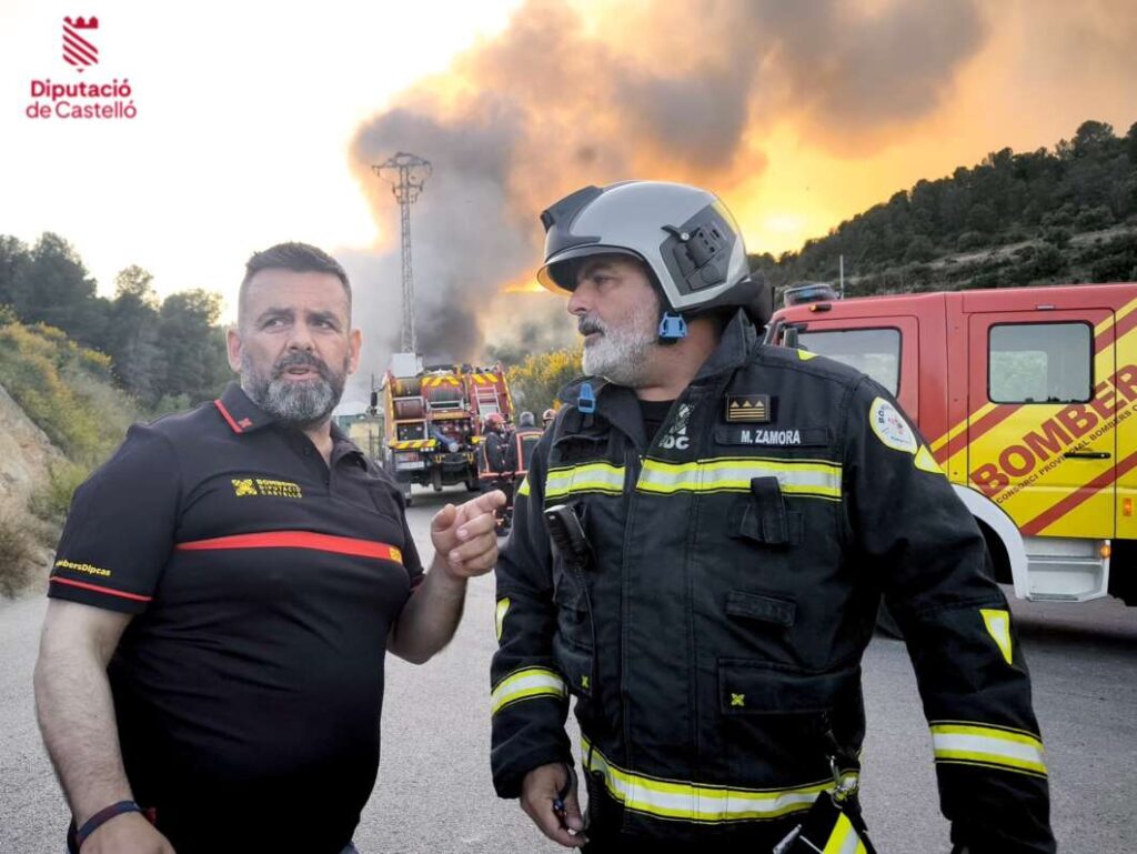 Un incendio en una planta de reciclaje de Onda moviliza a seis dotaciones de bomberos