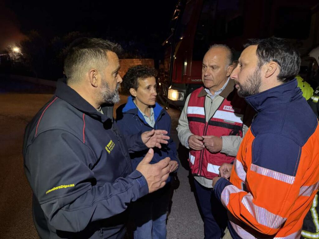 Dos incendios industriales en Onda mantienen activo el operativo tras una noche de intenso trabajo