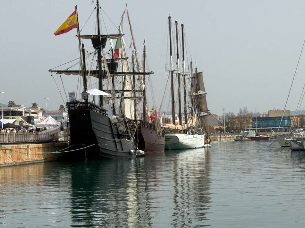 Escala a Catelló barcos muelle de costa 100426