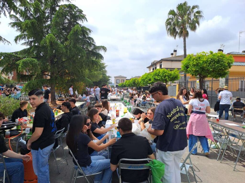 Nules reunix més de 5.000 persones en la multitudinària Festa de les Paelles