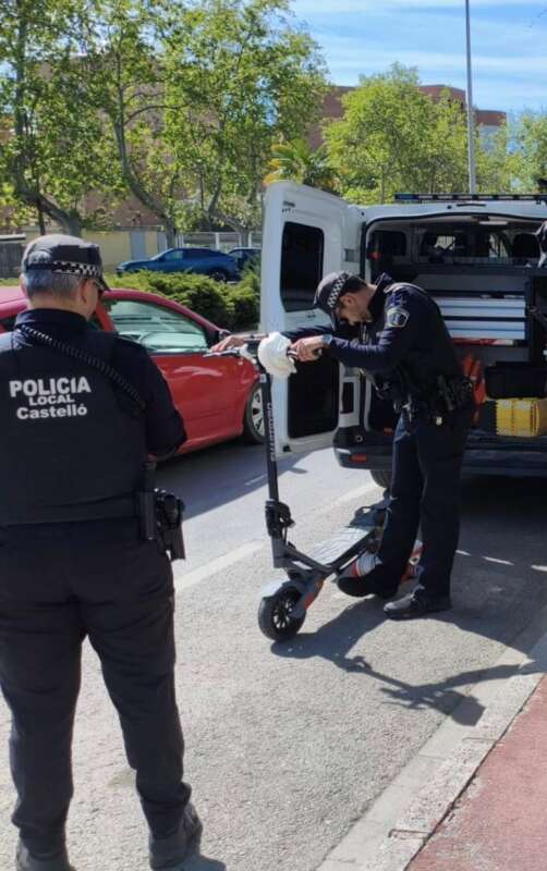 Detenido patinete a 90 Km/h conducido con un menor sin papeles