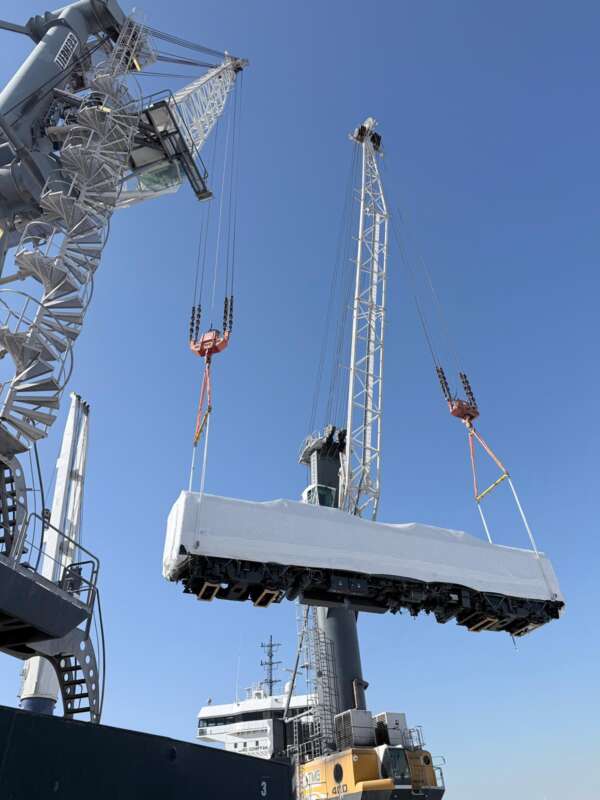 PortCastelló coordina el embarque de nueve vagones ferroviarios con destino al metro de El Cairo