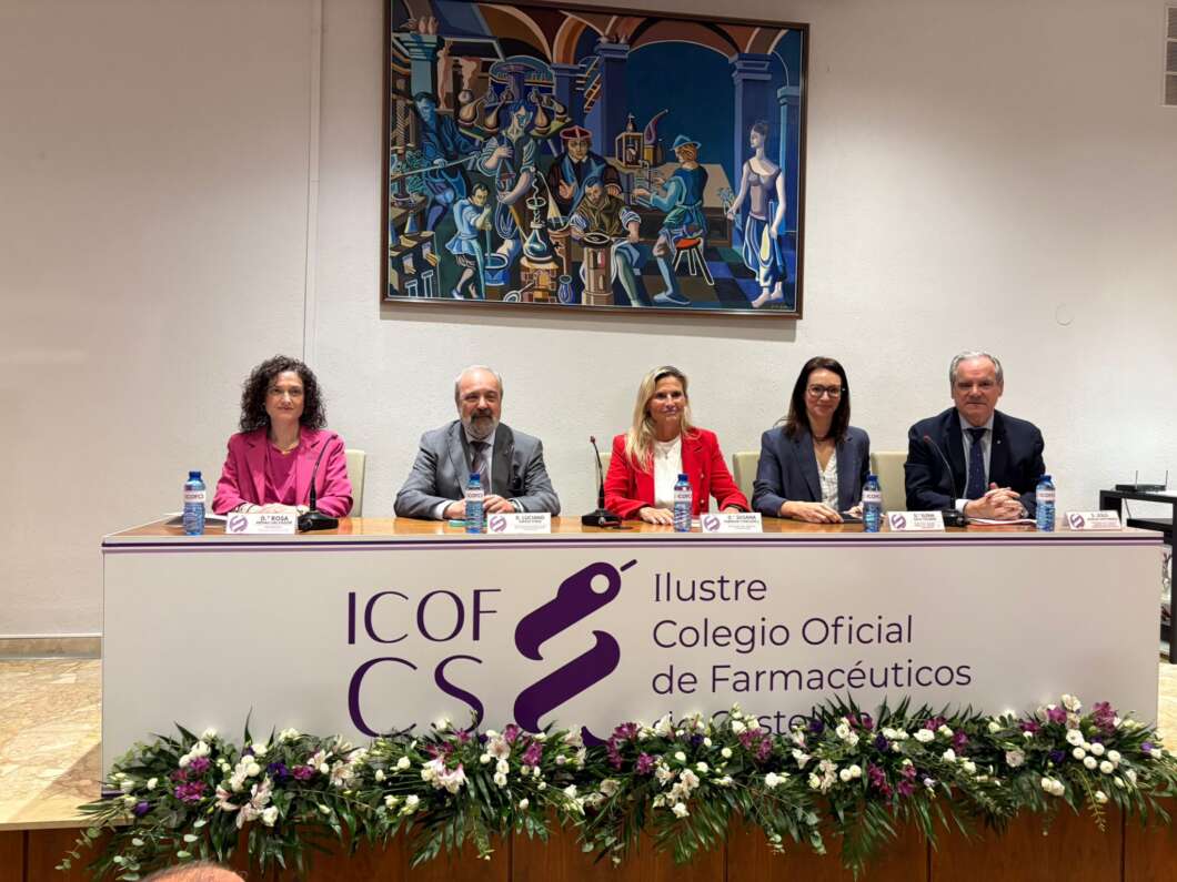 Luciano Ferrer en renovación junta colegio farmacéuticos