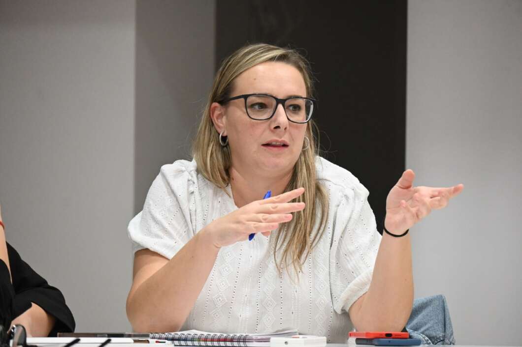 Les Corts avalen ampliar l’Agent Tutor per a reforçar la lluita contra l’assetjament escolar