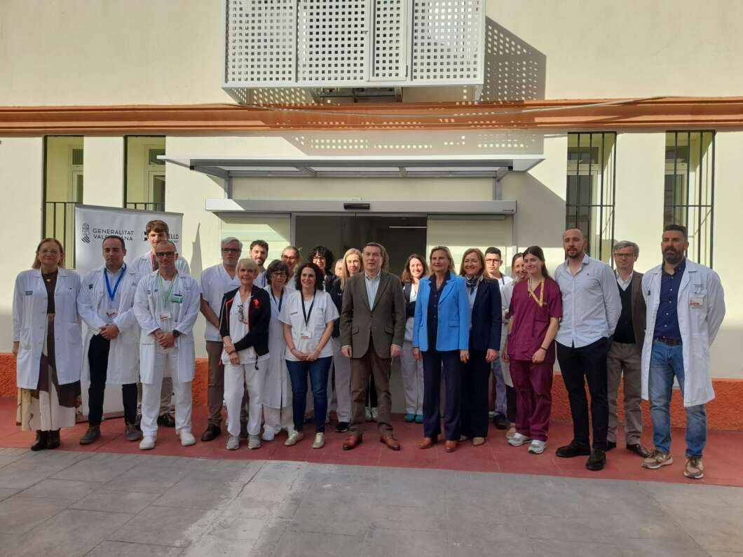 Visita del conseller de Sanidad a la unidad de ELA y enfermedades raras