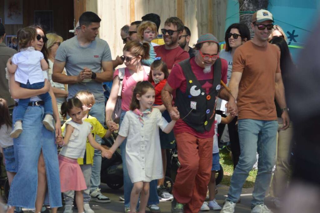 La Fira del Llibre de Vila-real tanca amb èxit al jardí de Jaume I